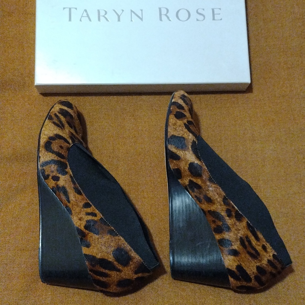 Shoes Taryn Rose. Pre owned.